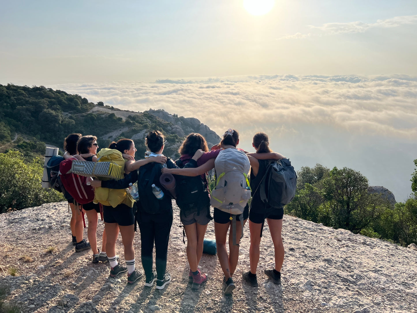 👣 45-65 años 🚅EN TREN 👑 Imponente Montserrat - Sant Jeroni 🤩 Intermedio 14km 💪🏽 ➸ 🗓️ Sábado, 28.06.25