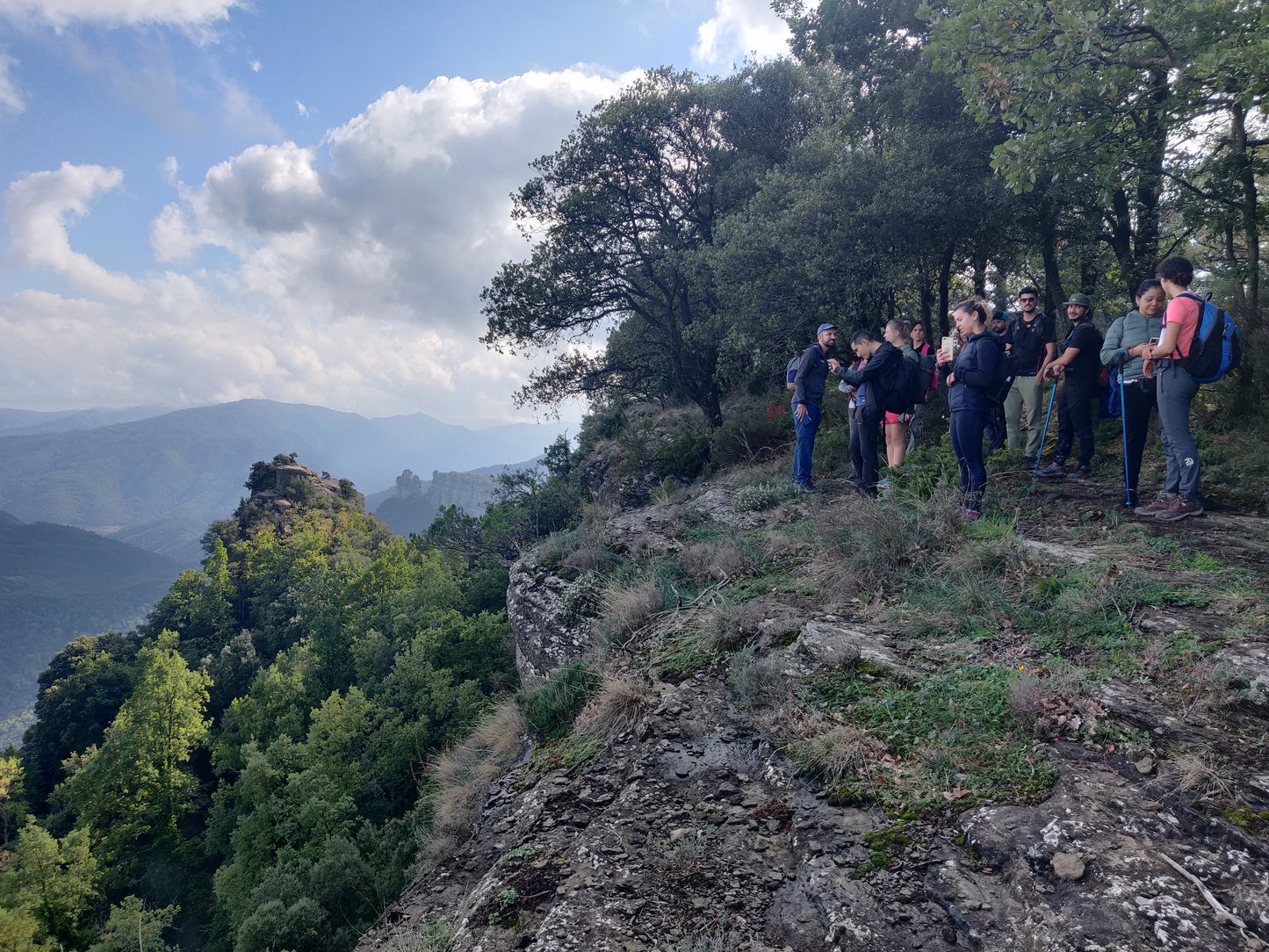 🔒COMPLETO 🏰 Rupit medieval y cascada de 100 metros! 🌊 Intermedio 12km 💪 ➸ 📅11.11.23 💰39€