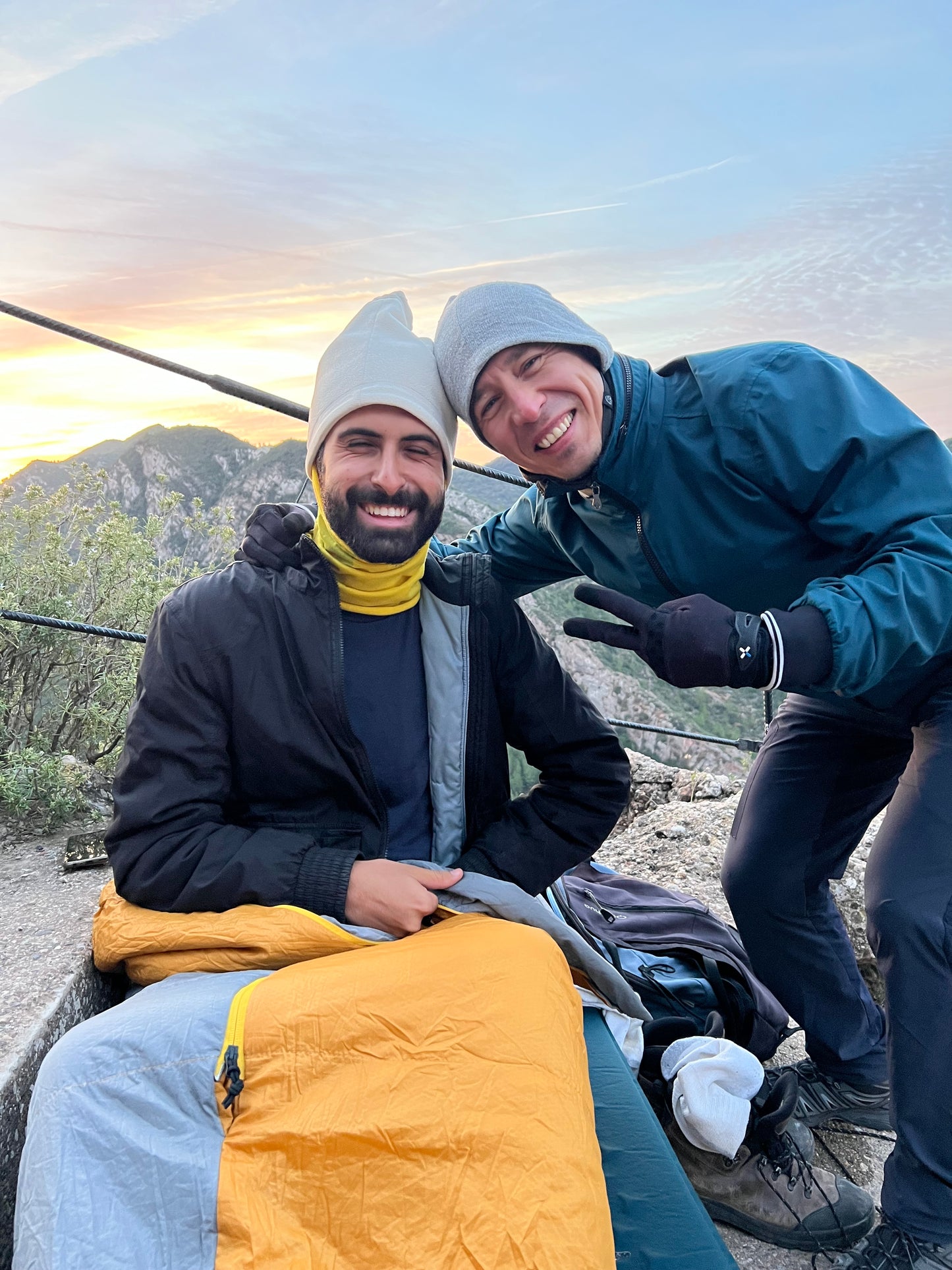 🔒COMPLETO 🌄 Ruta, atardecer y vivac en la montaña 🌜😴 Intermedio 11km 💪 ➸ 📅 Sábado 08.06.24 - Domingo 09.06.24 💰29€