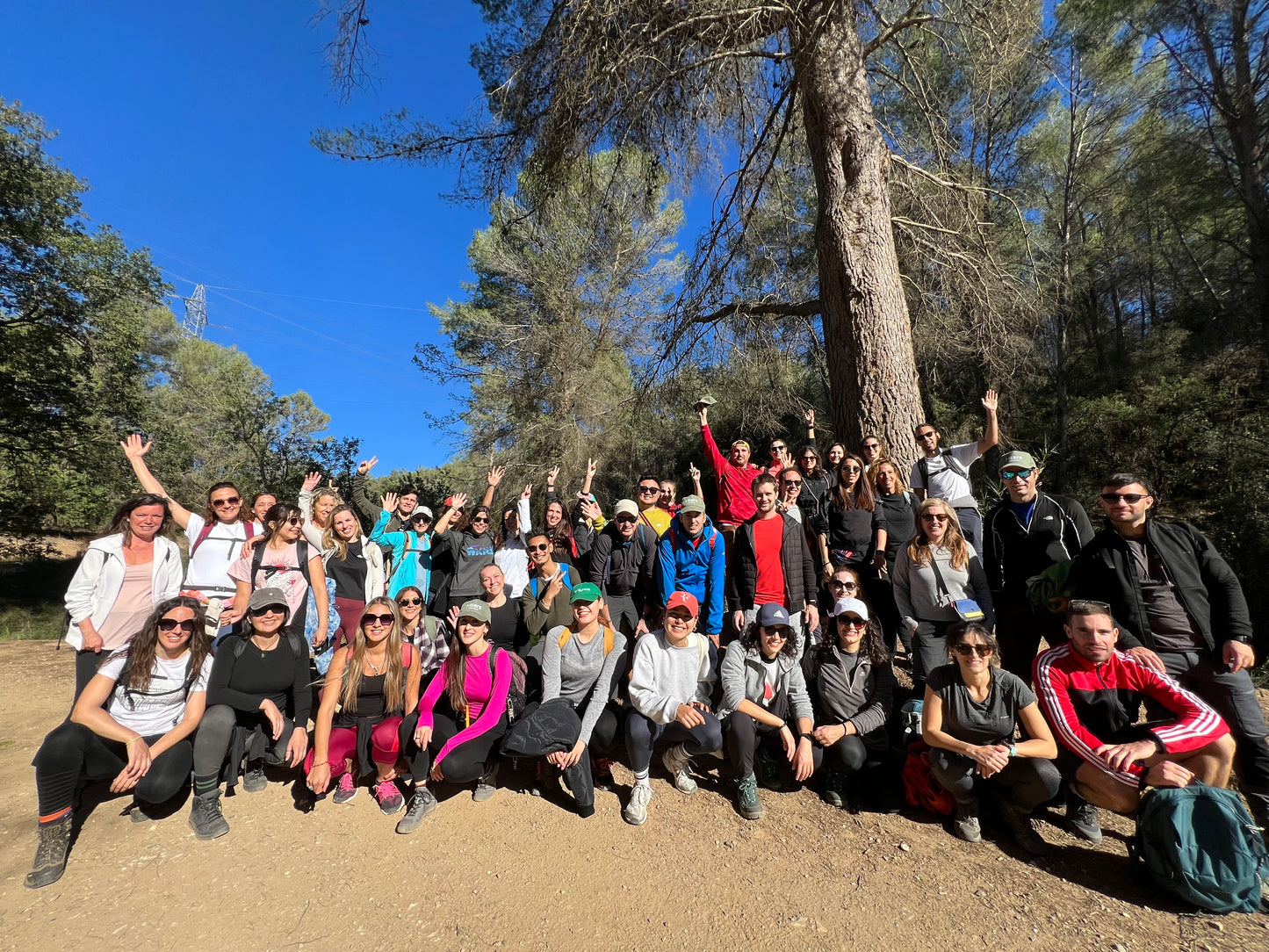 🔥2 plazas 🌳 Ruta por la mítica Colonia Güell y Menú de pueblo 🥘 Intermedio 💪 ➸ 📅 Domingo, 19.01.25