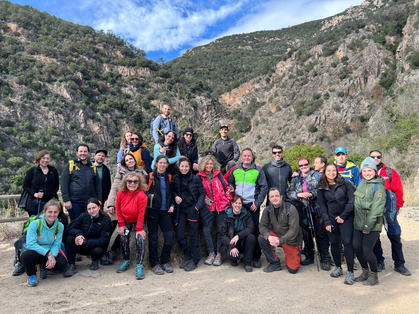 ⛰️ Ruta en Montblanc 🐉 Fiesta de Sant Jordi 🌹📚 Intermedio 13km 💪 ➸ 📅 Sábado, 20.04.24 💰39€