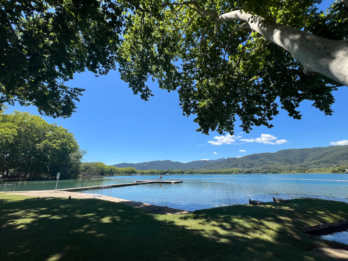 🔒COMPLETO 🏰 🛶 Besalú, kayak en Banyoles + Fiestas de Gràcia 🎉 Intermedio 10km💪 ➸ 📅 Sábado, 17.08.24 💰39€