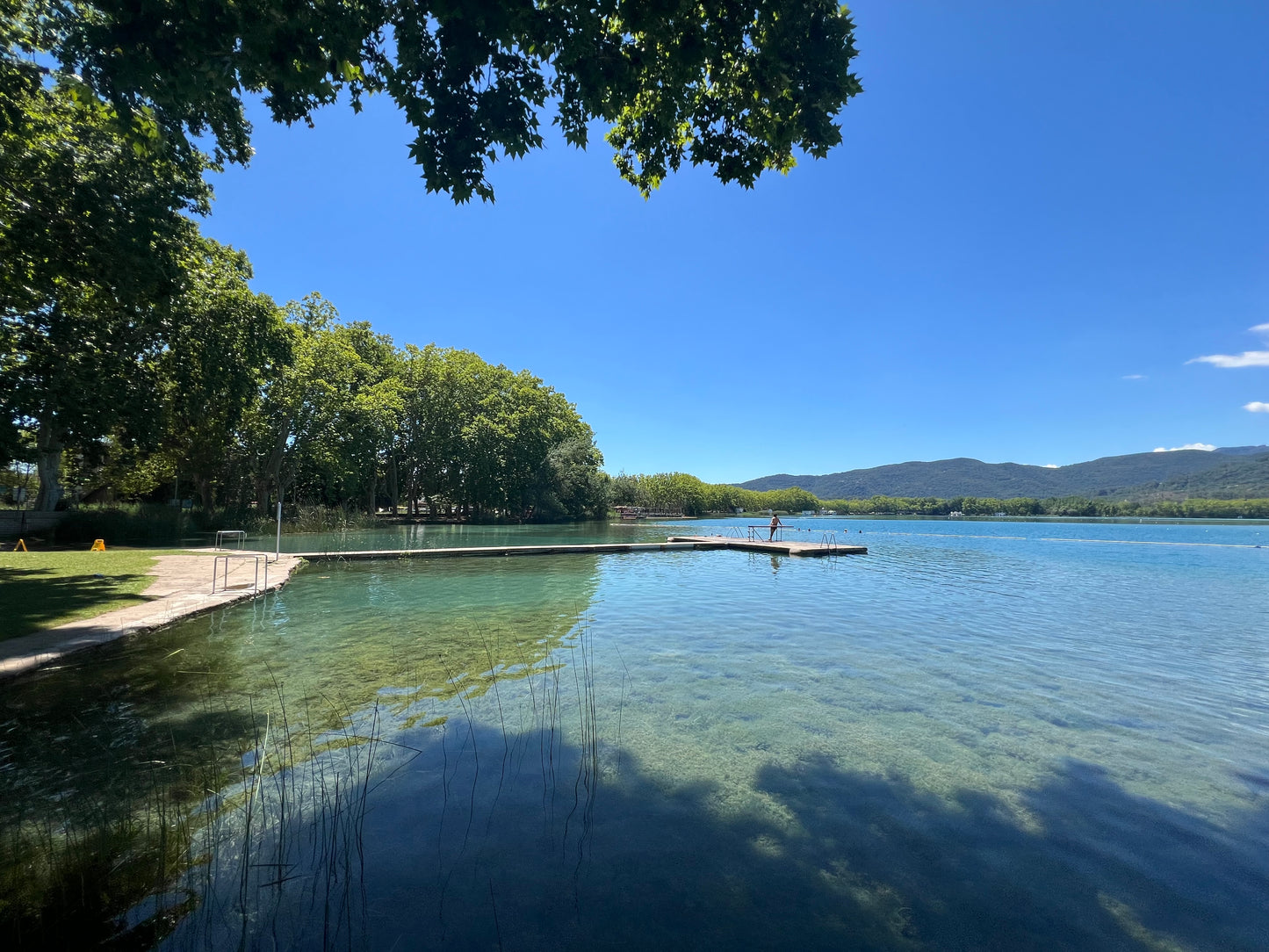 🔒COMPLETO 🏰 🛶 Besalú, kayak en Banyoles + Fiestas de Gràcia 🎉 Intermedio 10km💪 ➸ 📅 Sábado, 17.08.24 💰39€