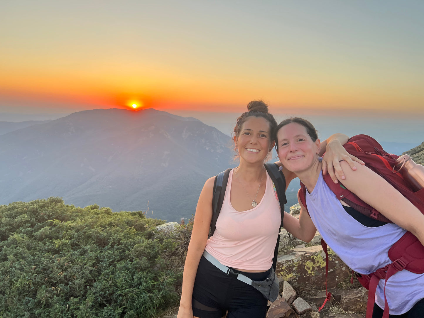 🔒COMPLETO 🌙 Noche fugaz en Pirineos 🏔️ Entre montañas, lagos y estrellas ⭐️ Intermedio 14km 💪 ➸ 📅 Sábado, 20.07.24 - Domingo, 21.07.24 💰40€-60€