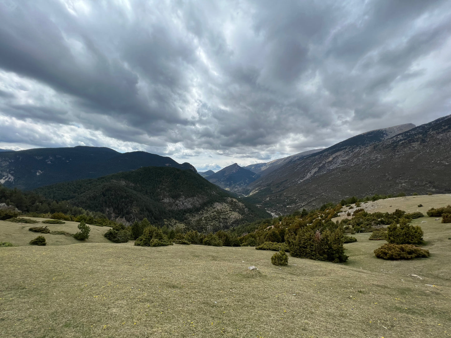 🔒COMPLETO 🤯 Espectacular Pedraforca 360º 🏔️ Entre la tierra y el cielo ⛅ Intermedio-Avanzado 14km 💪 ➸ 📅 10.06.23 💰 39€