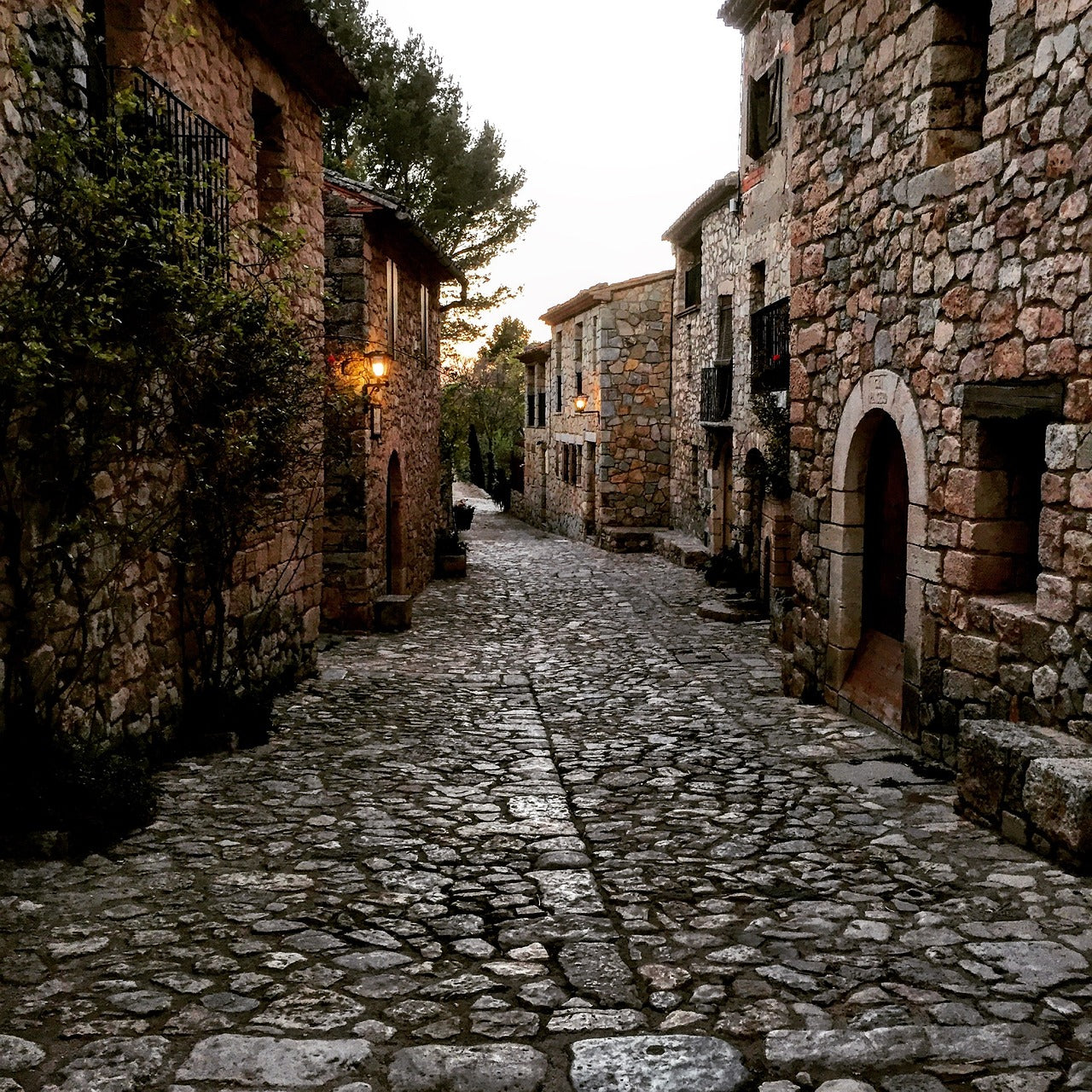 😍 Siurana, el pueblo más bonito y los mejores gorgs de Tarragona 🌊 Intermedio 14km 💪 ➸ 📅 Sábado, 27.07.24 💰39€