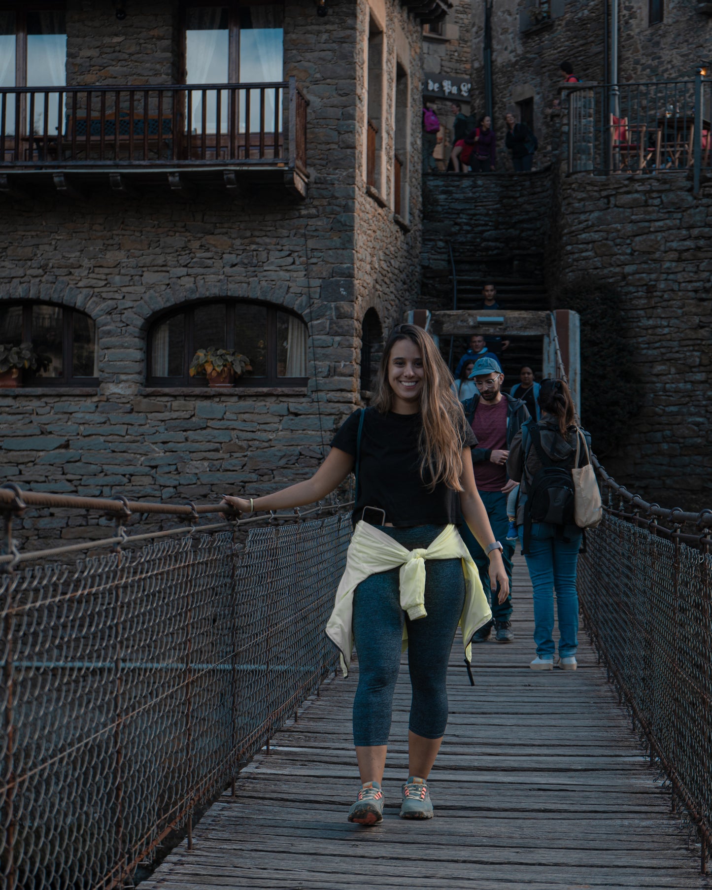 🔥1 plaza 🏰 Rupit medieval y cascada de 100 metros! 🌊 Intermedio 12km 💪 ➸ 📅01.04.23 💰 39€