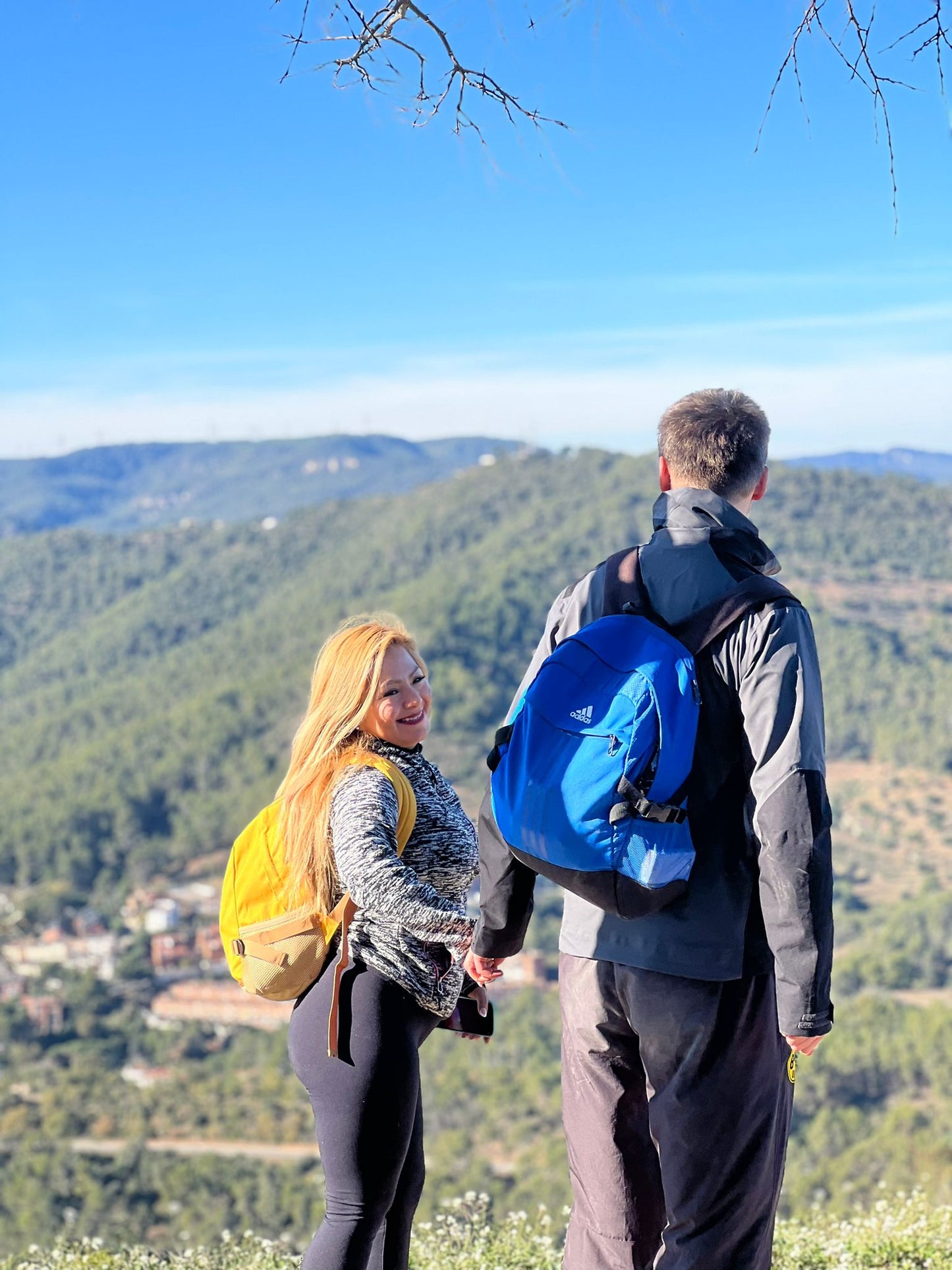 🔥2 plazas 🌳 Ruta por la mítica Colonia Güell y Menú de pueblo 🥘 Intermedio 💪 ➸ 📅 Domingo, 19.01.25