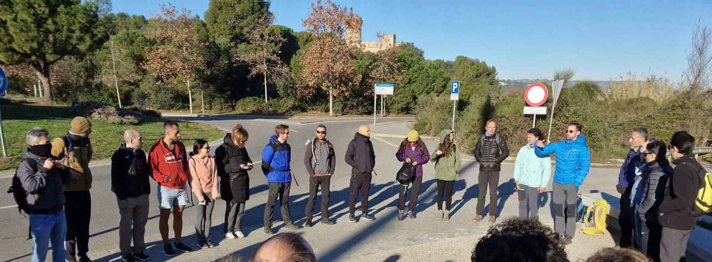 🔒COMPLETO 🌞 Colonia Güell, menú y Sant Jordi 😍📚 Intermedio 13km 💪➸ 📅 23.04.23 💰 20€