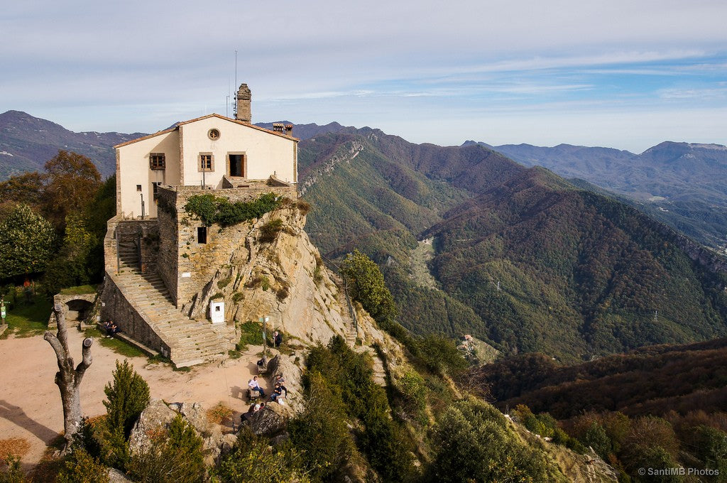 🔒 COMPLETO 🌊 Vidrá, Salt Molí y vistas Pirineos 🏔️ Intermedio 14km 💪 Andreu Arenal 🚌 ➸ 📅 21.01.23 💰 39€
