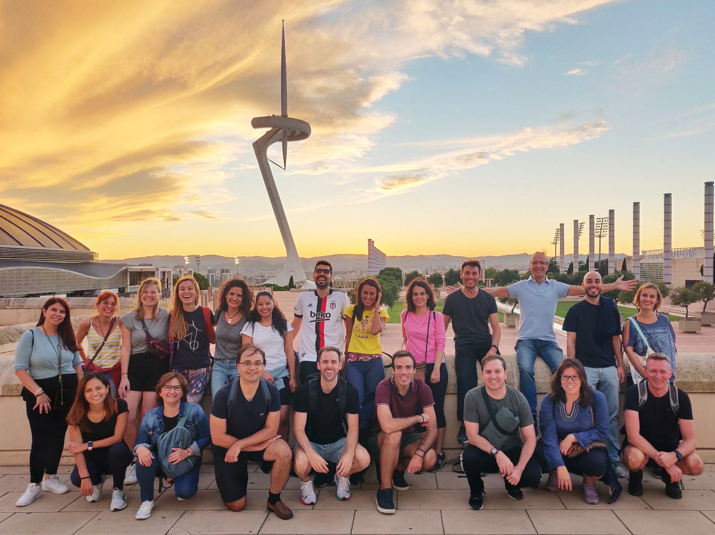 🔒COMPLETO 👩🏼‍💻 After-Work 🌳 Paseito 1 Hora por Montjuïc + Cervecita Poble Sec!🍺 Muy fácil 2km 💪 ➸  📅 Jueves, 06.06.24