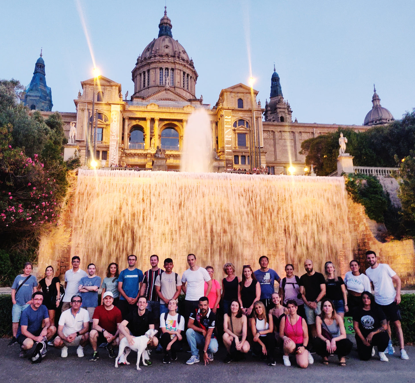 🔒COMPLETO 👩🏼‍💻 After-Work 🌳 Paseito 1 Hora por Montjuïc + Cervecita Poble Sec!🍺 Muy fácil 2km 💪 ➸  📅 Jueves, 06.06.24