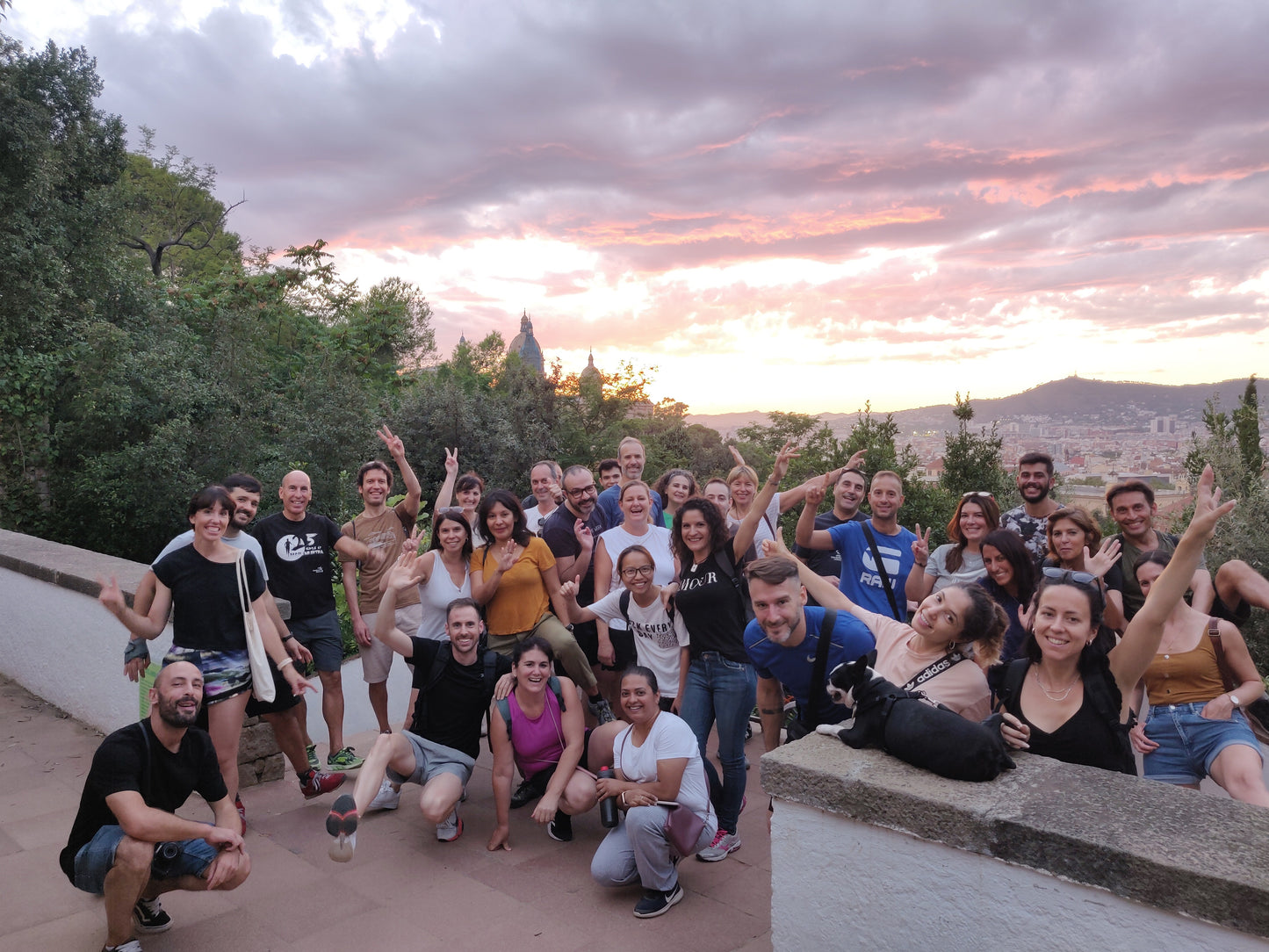 👣 45-65 años 👩🏼‍💻 After-Work 🌳 Paseito 1 Hora por Montjuïc + Cervecita Poble Sec!🍺 ➸ 🗓️ Viernes, 25.04.25