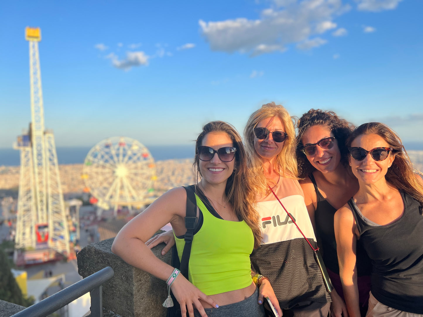 🚅 EN TREN 🌙 Ruta nocturna: Atardecer en el Tibidabo 🌅 Fácil-Intermedio 10km ➸ 📅 Viernes, 30.05.25