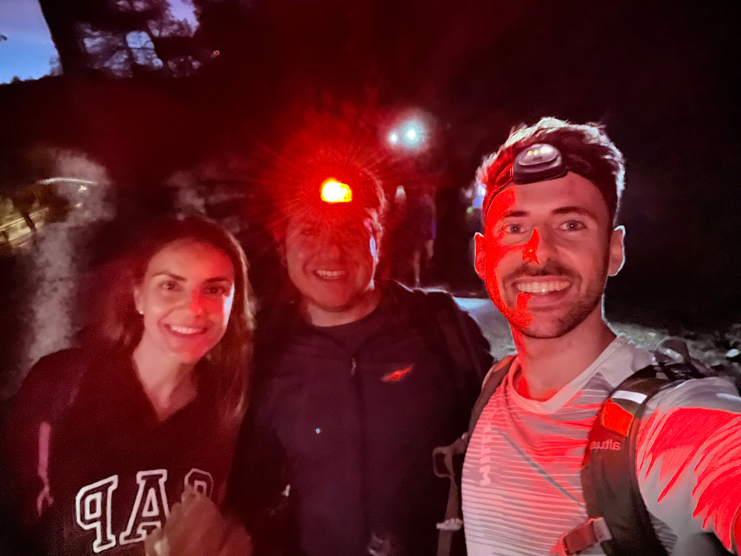 🚅 EN TREN 🌙 Ruta nocturna: Atardecer en el Tibidabo 🌅 Fácil-Intermedio 10km ➸ 📅 Viernes, 30.05.25