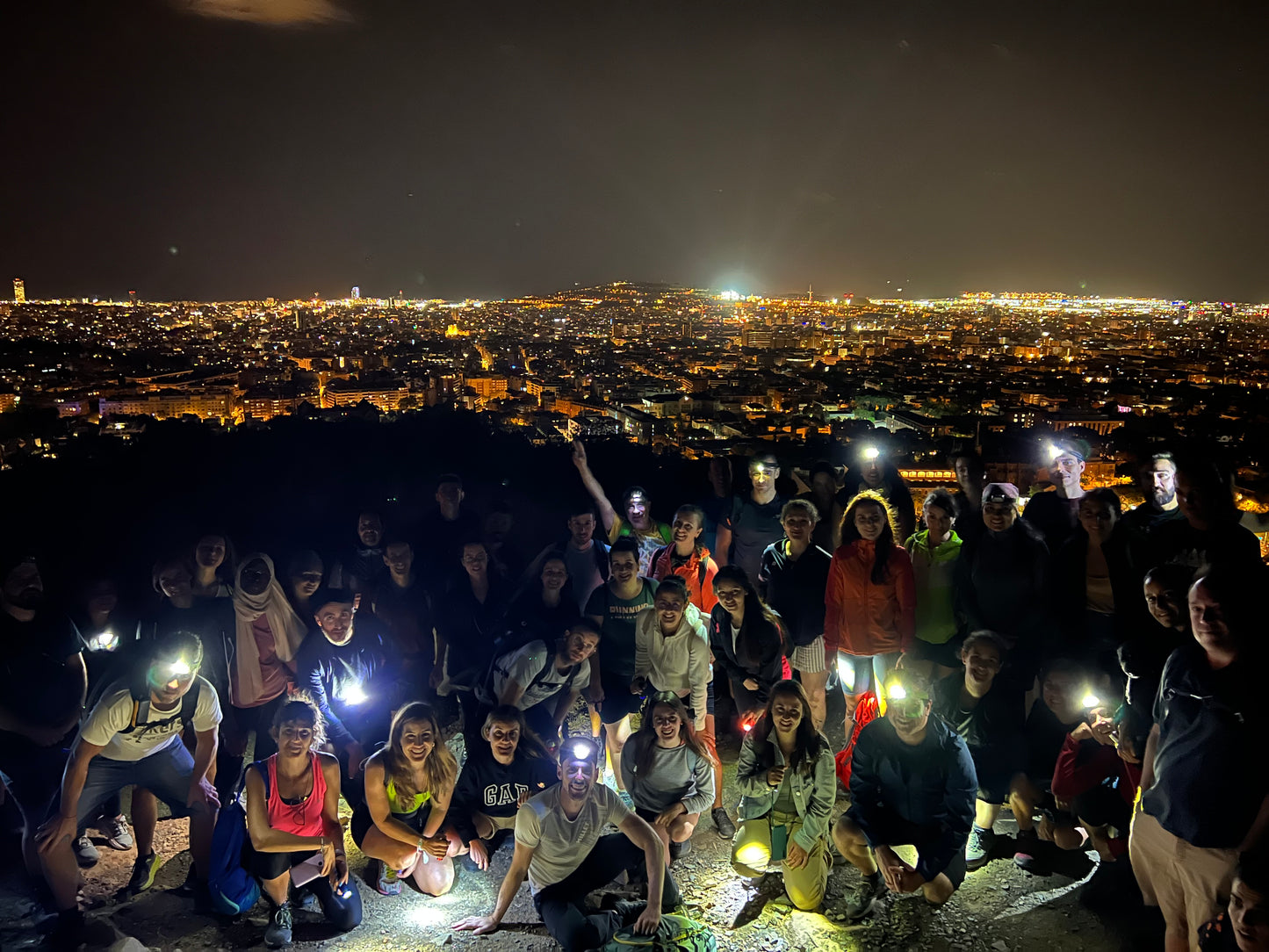 🚅 EN TREN 🌙 Ruta nocturna: Atardecer en el Tibidabo 🌅 Fácil-Intermedio 10km ➸ 📅 Viernes, 30.05.25