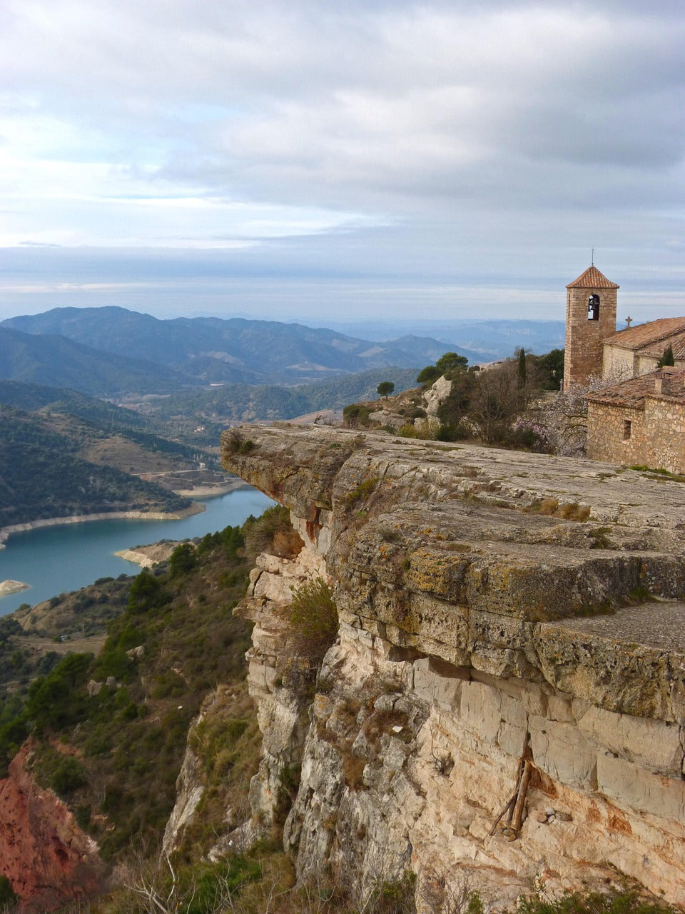🚌 EN BUS 💎 Siurana, la joya de Tarragona, y gorgs espléndidos de Prades 🌊 Intermedio 16km 💪 ➸ 📅 Sábado, 28.06.25